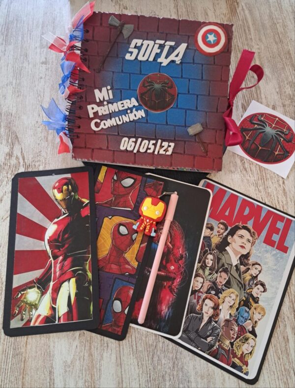 Libro de firmas "Marvel"