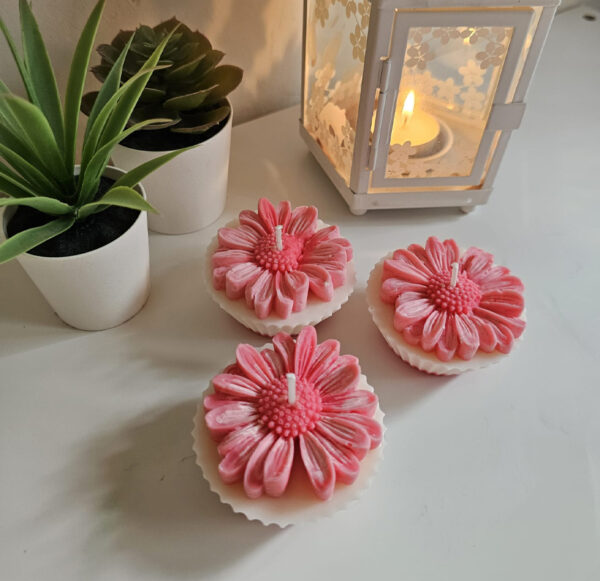 Vela de cupcake con una margarita rosa - Imagen 3